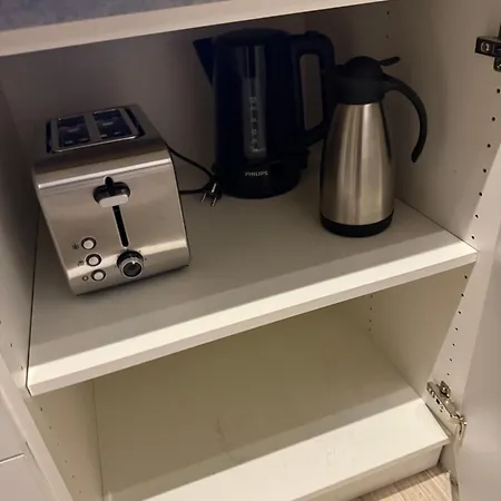 아파트 Central Apartment